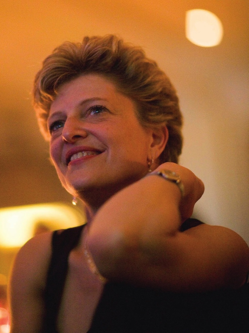 Headshot of theatre director Carey Perloff