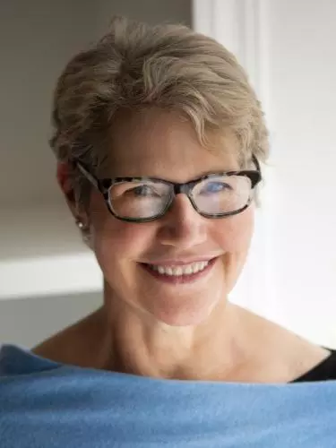 juliaflynnsiler author photo