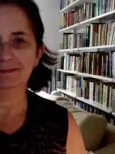 Portrait selfie of Visiting Scholar Professor Lucy Hooberman. 
