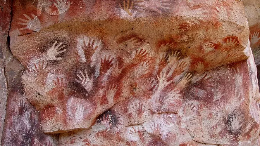 hand print cave paintings