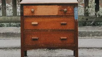 Chest of drawers