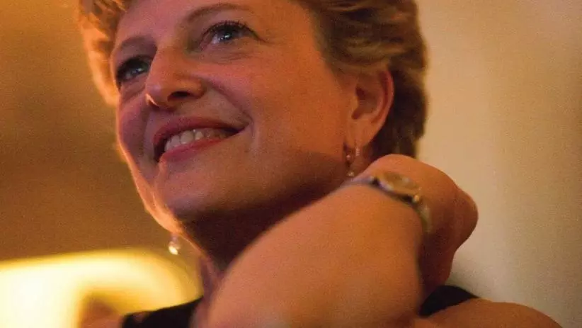 Headshot of theatre director Carey Perloff
