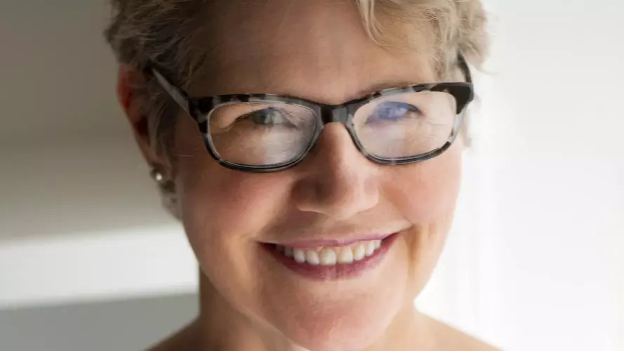 juliaflynnsiler author photo
